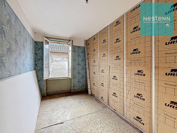 Maison de ville d'environ 50 m² à vendre à SAIL SOUS COUZAN - Idéal investisseur