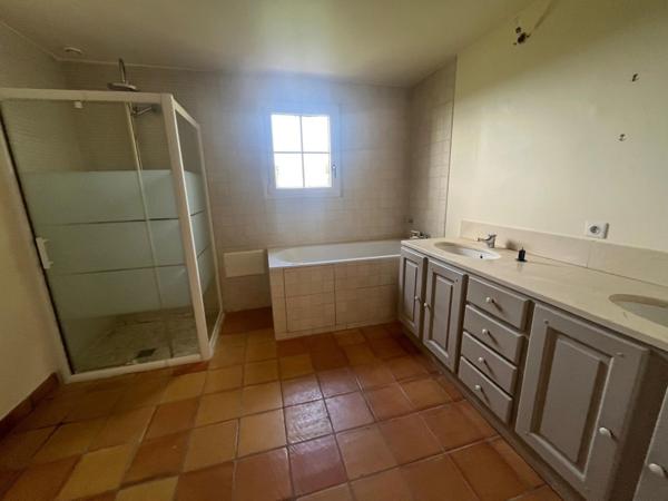 MARCIAC (32) 10 min, VUE EXCEPTIONNELLE, cachée, sans nuisance, TRES BELLE PROPRIETE sans travaux, piscine, ECONOMIQUE, écologique , geothermie, dependances,