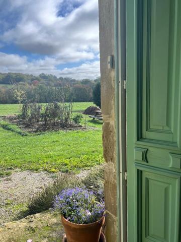 MARCIAC (32) 10 min, VUE EXCEPTIONNELLE, cachée, sans nuisance, TRES BELLE PROPRIETE sans travaux, piscine, ECONOMIQUE, écologique , geothermie, dependances,