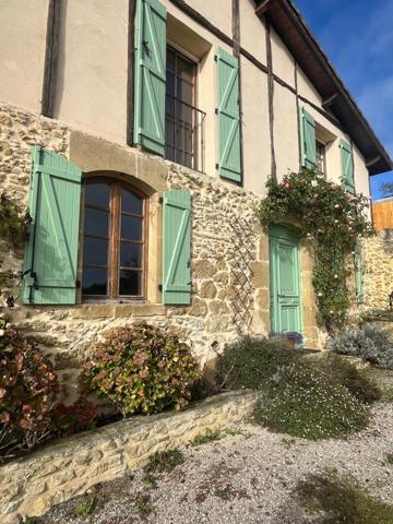 MARCIAC (32) 10 min, VUE EXCEPTIONNELLE, cachée, sans nuisance, TRES BELLE PROPRIETE sans travaux, piscine, ECONOMIQUE, écologique , geothermie, dependances,