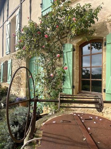 MARCIAC (32) 10 min, VUE EXCEPTIONNELLE, cachée, sans nuisance, TRES BELLE PROPRIETE sans travaux, piscine, ECONOMIQUE, écologique , geothermie, dependances,