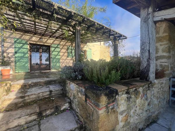 MARCIAC (32) 10 min, VUE EXCEPTIONNELLE, cachée, sans nuisance, TRES BELLE PROPRIETE sans travaux, piscine, ECONOMIQUE, écologique , geothermie, dependances,