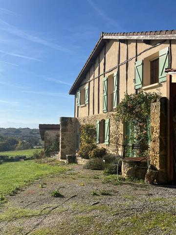 MARCIAC (32) 10 min, VUE EXCEPTIONNELLE, cachée, sans nuisance, TRES BELLE PROPRIETE sans travaux, piscine, ECONOMIQUE, écologique , geothermie, dependances,