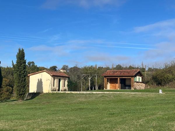 MARCIAC (32) 10 min, VUE EXCEPTIONNELLE, cachée, sans nuisance, TRES BELLE PROPRIETE sans travaux, piscine, ECONOMIQUE, écologique , geothermie, dependances,