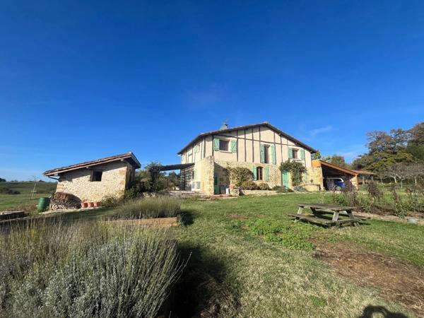 MARCIAC (32) 10 min, VUE EXCEPTIONNELLE, cachée, sans nuisance, TRES BELLE PROPRIETE sans travaux, piscine, ECONOMIQUE, écologique , geothermie, dependances,