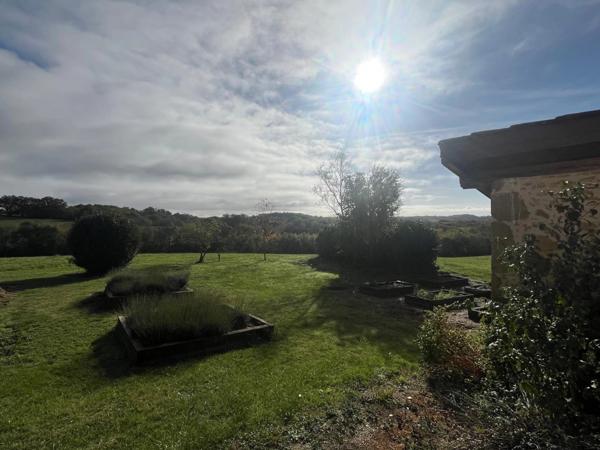 MARCIAC (32) 10 min, VUE EXCEPTIONNELLE, cachée, sans nuisance, TRES BELLE PROPRIETE sans travaux, piscine, ECONOMIQUE, écologique , geothermie, dependances,