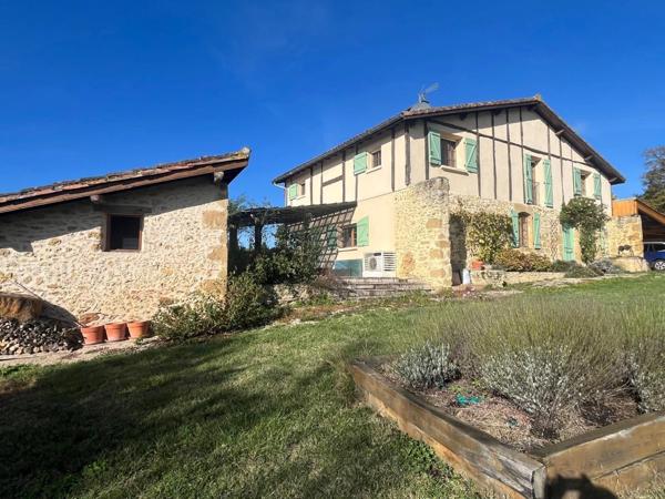 MARCIAC (32) 10 min, VUE EXCEPTIONNELLE, cachée, sans nuisance, TRES BELLE PROPRIETE sans travaux, piscine, ECONOMIQUE, écologique , geothermie, dependances,