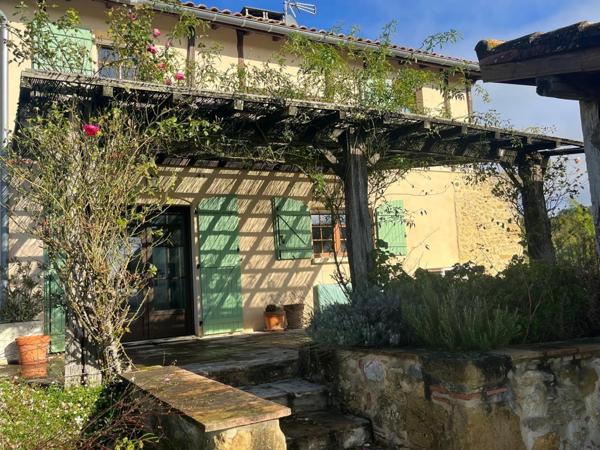 MARCIAC (32) 10 min, VUE EXCEPTIONNELLE, cachée, sans nuisance, TRES BELLE PROPRIETE sans travaux, piscine, ECONOMIQUE, écologique , geothermie, dependances,