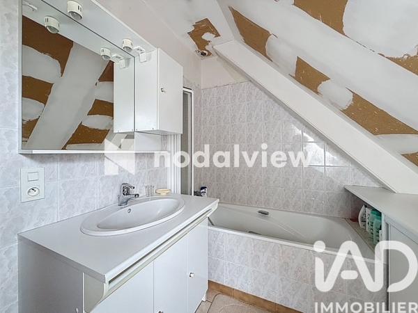 Maison à vendre 9 pièces 181 m² Laroche-Saint-Cydroine