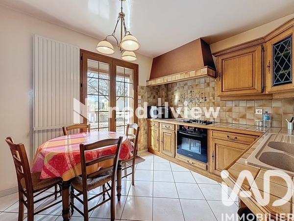 Maison à vendre 9 pièces 181 m² Laroche-Saint-Cydroine