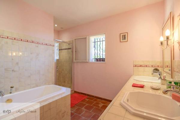 Propriété Provençale avec Vue Imprenable, Piscine et Dépendance à Rognes, 20kms d'Aix-en-Provence