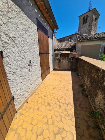 COUIZA MAISON DE VILLAGE AVEC GARAGE ET JARDIN TRES JOLIE VUE DEGAGEE