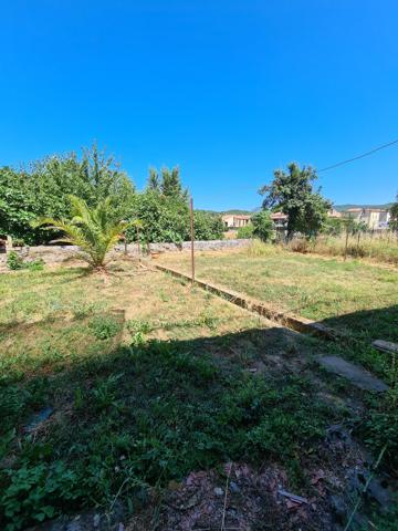 COUIZA MAISON DE VILLAGE AVEC GARAGE ET JARDIN TRES JOLIE VUE DEGAGEE
