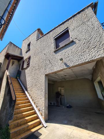 COUIZA MAISON DE VILLAGE AVEC GARAGE ET JARDIN TRES JOLIE VUE DEGAGEE
