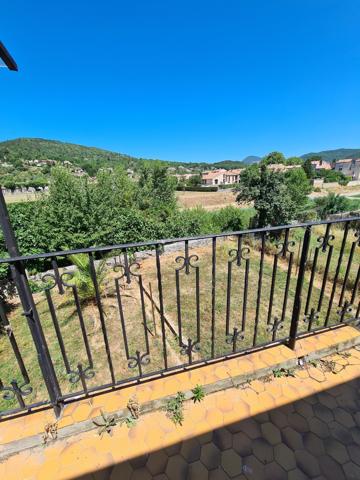 COUIZA MAISON DE VILLAGE AVEC GARAGE ET JARDIN TRES JOLIE VUE DEGAGEE