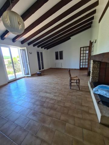 COUIZA MAISON DE VILLAGE AVEC GARAGE ET JARDIN TRES JOLIE VUE DEGAGEE