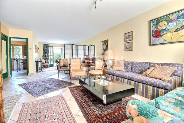 Maison Courbevoie traversante 8 pièces 200 m2 jardin parking 5 chambres à 5 minutes de la gare de Courbevoie
