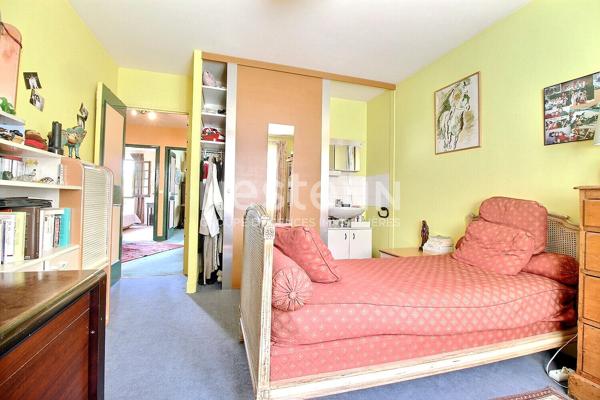 Maison Courbevoie traversante 8 pièces 200 m2 jardin parking 5 chambres à 5 minutes de la gare de Courbevoie