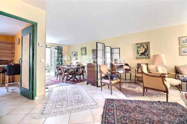 Maison Courbevoie traversante 8 pièces 200 m2 jardin parking 5 chambres à 5 minutes de la gare de Courbevoie