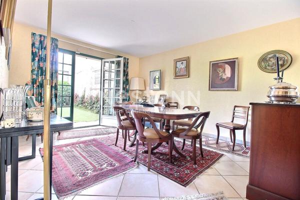 Maison Courbevoie traversante 8 pièces 200 m2 jardin parking 5 chambres à 5 minutes de la gare de Courbevoie