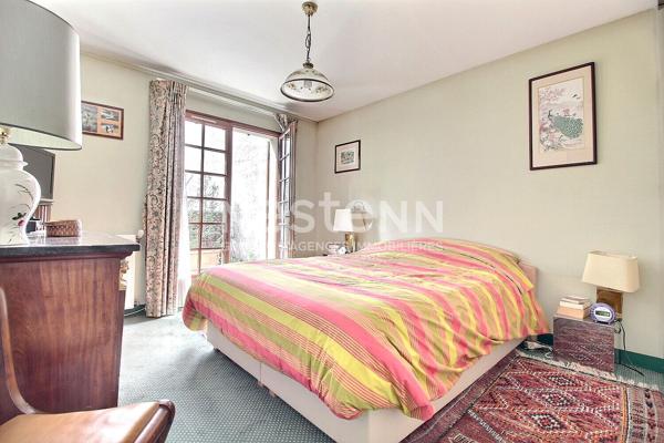 Maison Courbevoie traversante 8 pièces 200 m2 jardin parking 5 chambres à 5 minutes de la gare de Courbevoie