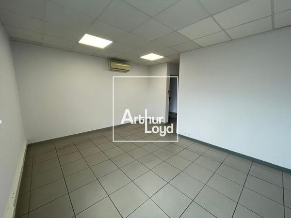 Location bureaux 57 m² à Nîmes KM Delta proximité autoroute