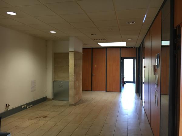 BUREAUX - A LOUER - 107 m2 - SAINT-QUENTIN :