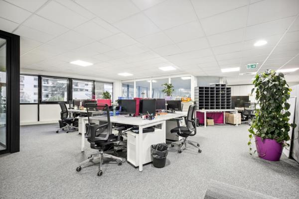 Bureaux à louer à Levallois Perret open space lumineux divisible moderne