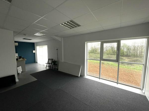 BUREAUX A LOUER DANS ZONE ACTIVITE PROCHE COMMERCES 50M²