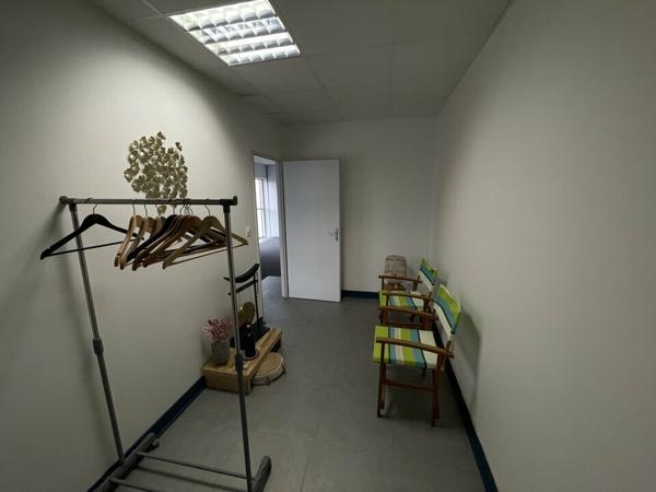 BUREAUX A LOUER DANS ZONE ACTIVITE PROCHE COMMERCES 50M²