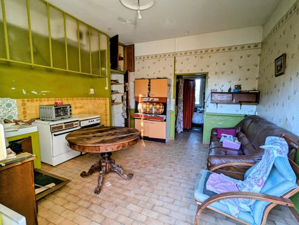 Entraigues-sur-la-Sorgue (84320) Maison de ville à rénover