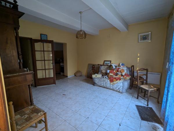 Entraigues-sur-la-Sorgue (84320) Maison de ville à rénover