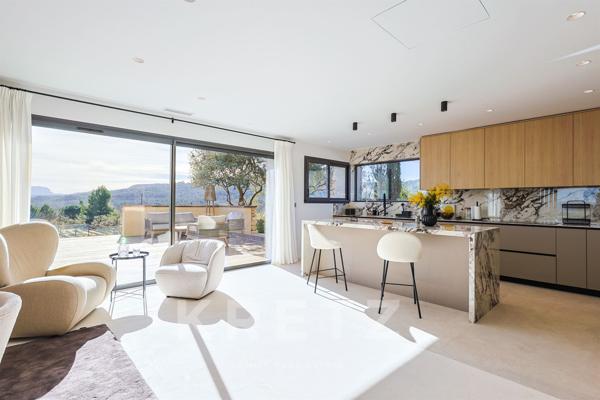 Domaine d'exception vue panoramique sur la Sainte-Victoire au coeur d'un domaine de 6 hectares