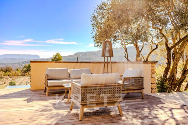 Domaine d'exception vue panoramique sur la Sainte-Victoire au coeur d'un domaine de 6 hectares