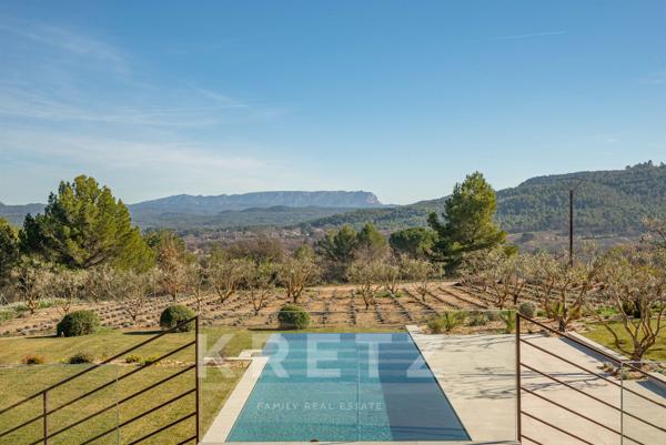 Domaine d'exception vue panoramique sur la Sainte-Victoire au coeur d'un domaine de 6 hectares