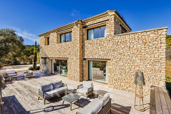 Domaine d'exception vue panoramique sur la Sainte-Victoire au coeur d'un domaine de 6 hectares