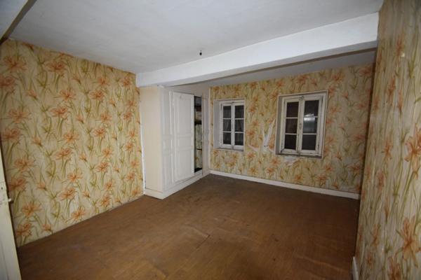 Immeuble de 320 m² - CHENAY LE CHATEL - Proche Marcigny