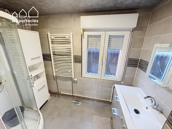 GRANDE MAISON À DÉCOUVRIR