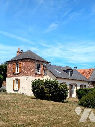 Maison avec dépendances et terrain arboré