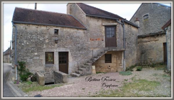 Maison en pierre 3 chambres avec jardin et carport