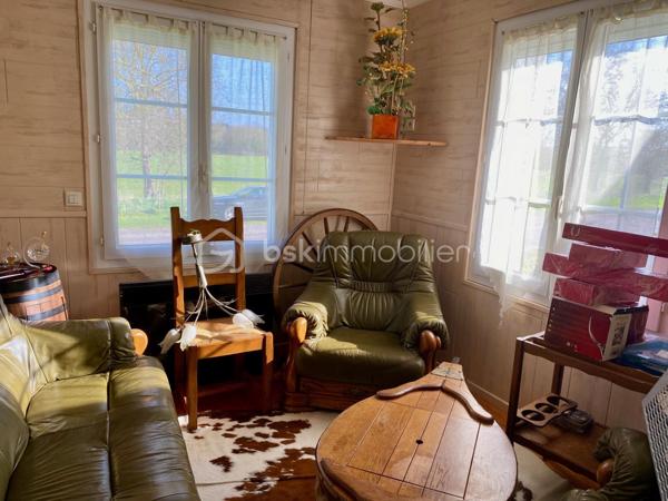 Découvrez ce pavillon  sur un terrain clos et arboré de 1300 m² comprenant :
Au rez-de-chaussée : Séjour-salon avec accès à la terrasse et au jardin ouvert sur une cuisine aménagée et équipée, 2 chambres avec placards, salle d'eau, w-c avec lave-mains.
A l'étage : beau palier desservant 2 chambres, salle de bains avec w-c, grenier aménageable.
Sous-sol avec garage, grande dépendance.
Double vitrage avec volets roulants.
Chauffage central gaz de ville.
Ne manquez pas cette opportunité de vivre proche des commodités, transports, écoles et commerces accessibles en quelques minutes.