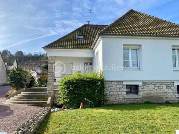 Découvrez ce pavillon  sur un terrain clos et arboré de 1300 m² comprenant :
Au rez-de-chaussée : Séjour-salon avec accès à la terrasse et au jardin ouvert sur une cuisine aménagée et équipée, 2 chambres avec placards, salle d'eau, w-c avec lave-mains.
A l'étage : beau palier desservant 2 chambres, salle de bains avec w-c, grenier aménageable.
Sous-sol avec garage, grande dépendance.
Double vitrage avec volets roulants.
Chauffage central gaz de ville.
Ne manquez pas cette opportunité de vivre proche des commodités, transports, écoles et commerces accessibles en quelques minutes.