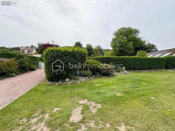 Découvrez ce pavillon  sur un terrain clos et arboré de 1300 m² comprenant :
Au rez-de-chaussée : Séjour-salon avec accès à la terrasse et au jardin ouvert sur une cuisine aménagée et équipée, 2 chambres avec placards, salle d'eau, w-c avec lave-mains.
A l'étage : beau palier desservant 2 chambres, salle de bains avec w-c, grenier aménageable.
Sous-sol avec garage, grande dépendance.
Double vitrage avec volets roulants.
Chauffage central gaz de ville.
Ne manquez pas cette opportunité de vivre proche des commodités, transports, écoles et commerces accessibles en quelques minutes.