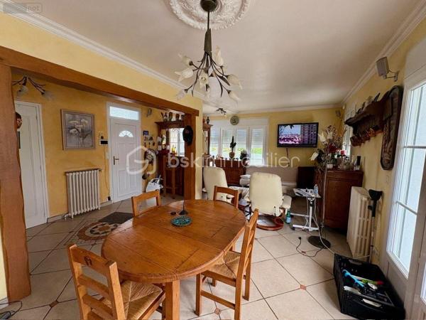 Découvrez ce pavillon  sur un terrain clos et arboré de 1300 m² comprenant :
Au rez-de-chaussée : Séjour-salon avec accès à la terrasse et au jardin ouvert sur une cuisine aménagée et équipée, 2 chambres avec placards, salle d'eau, w-c avec lave-mains.
A l'étage : beau palier desservant 2 chambres, salle de bains avec w-c, grenier aménageable.
Sous-sol avec garage, grande dépendance.
Double vitrage avec volets roulants.
Chauffage central gaz de ville.
Ne manquez pas cette opportunité de vivre proche des commodités, transports, écoles et commerces accessibles en quelques minutes.