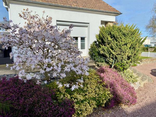 Découvrez ce pavillon  sur un terrain clos et arboré de 1300 m² comprenant :
Au rez-de-chaussée : Séjour-salon avec accès à la terrasse et au jardin ouvert sur une cuisine aménagée et équipée, 2 chambres avec placards, salle d'eau, w-c avec lave-mains.
A l'étage : beau palier desservant 2 chambres, salle de bains avec w-c, grenier aménageable.
Sous-sol avec garage, grande dépendance.
Double vitrage avec volets roulants.
Chauffage central gaz de ville.
Ne manquez pas cette opportunité de vivre proche des commodités, transports, écoles et commerces accessibles en quelques minutes.