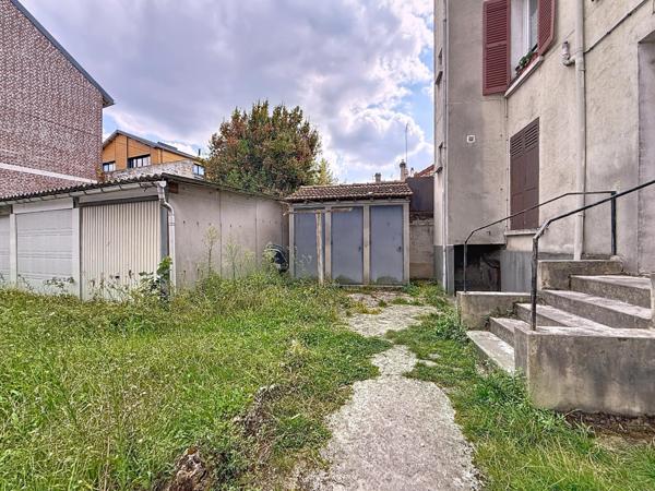 Studio rénové avec box, cave et cabanon – Gondoles Sud, Choisy-le-Roi