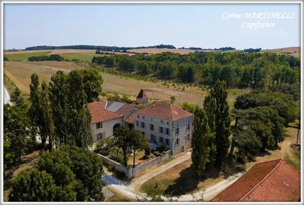 Propriete à vendre 22 pièces proche de AGEN (47) 4 habitations 885 m² + dépendances, 27 ha