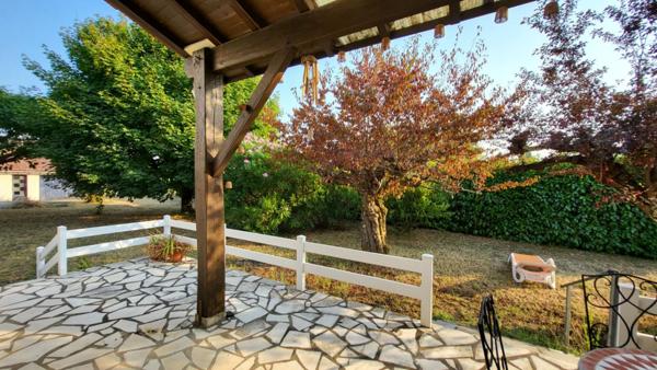 24400 Mussidan Maison style année 30 en pierres rénovée 123 m² et parcelle1978 m2