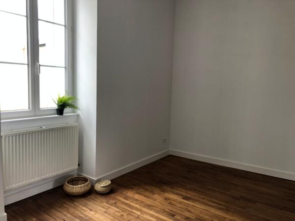 A LOUER - NANTES ST ANNE - Appartement 2 pièces traversant de 45,74 m² avec PARKING