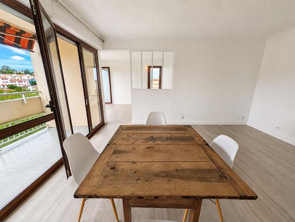 Ciboure : appartement 4 pièces rénové, dernier étage, vue panoramique